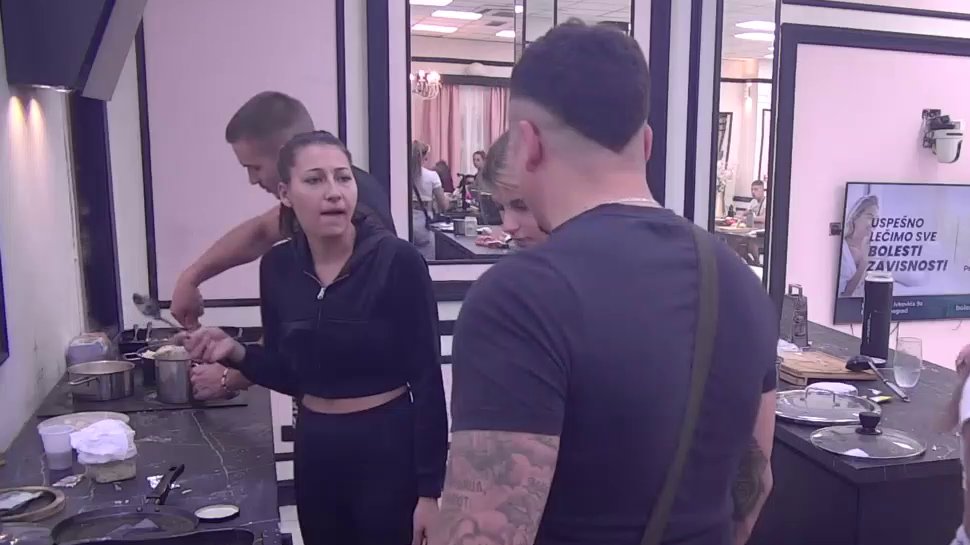 Terza i Ristićeva zaratili! Ona osuo paljbu po njoj i njenoj porodici, ona mu žestoko uzvratila (VIDEO)