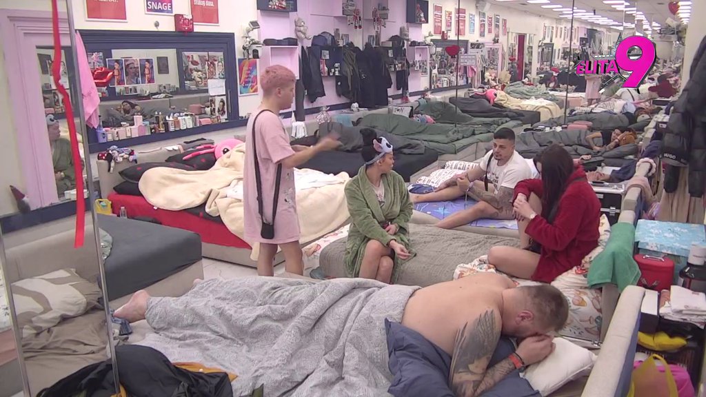 Ne znam što dolaziš: Janjuš ne može da razume u kakvom su odnosu Maja i Alibaba, odmah je prekorio! (VIDEO)