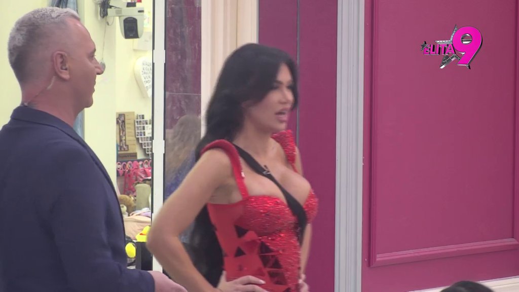 Razvukla osmeh i provozala ga kao nikad: Stanija se posprdala sa Alibabom, on propao u zemlju od blama! (VIDEO)