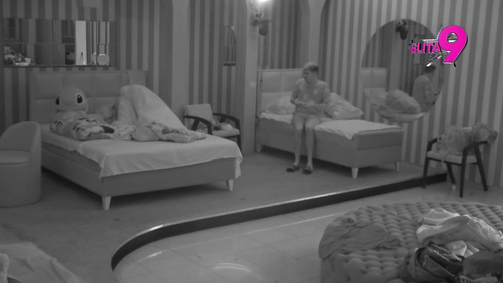 Ore se Odabrani! Nakon Miće, Aneli zaurlala na Uroša: Ti mrziš majke s decom, sram te bilo SMEĆE JEDNO (VIDEO)