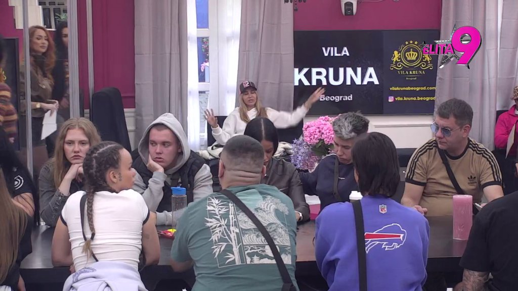 METEŽ U BELOJ KUĆI: Aneli i Anita ušle u žestok klinč, Ahmićeva joj poručila da je UTORAK DEVOJKA, pa joj Stanojlovićeva žestoko odbrusila! (VIDEO)