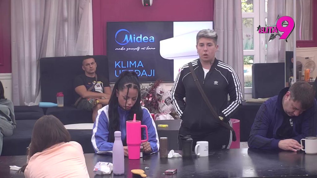 Veza sa Matorom ili radnje iz Bajadere? Anita promenila ploču o svojim blamovima, Anđelo je zakucao i otkrio da o njoj ima još prljavštine! (VIDEO)