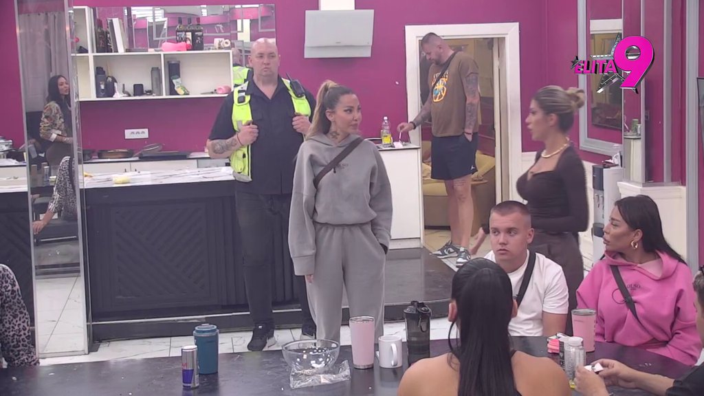 Ne bih prihvatio ženu koja ima dete: Asmin kao da nema ćerku, šokirao sve svojom izjavom, Filip ponovo odjavio Aneli (VIDEO)