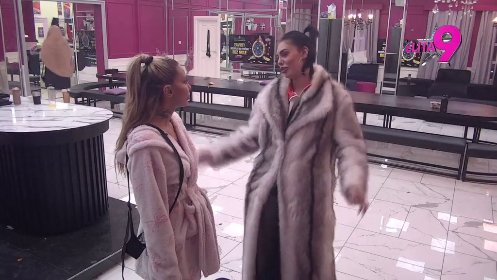 Palo još jedno pomirenje! Mina pružila ruku Aneli, pa se nakon svega zagrlile (VIDEO)