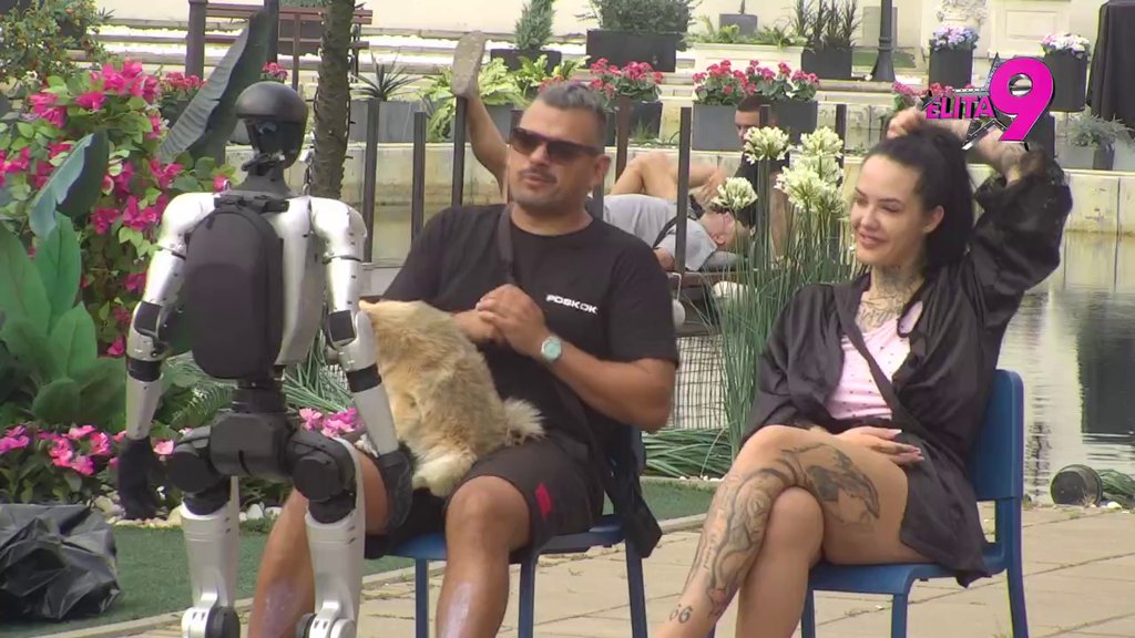 NE MOŽE DA SAKRIJE LJUBOMORU: Bora poručio Sari da mora da suzbije posesivnost, ona promenila sve boje kad je zagrlio Stojanovićevu oko struka!