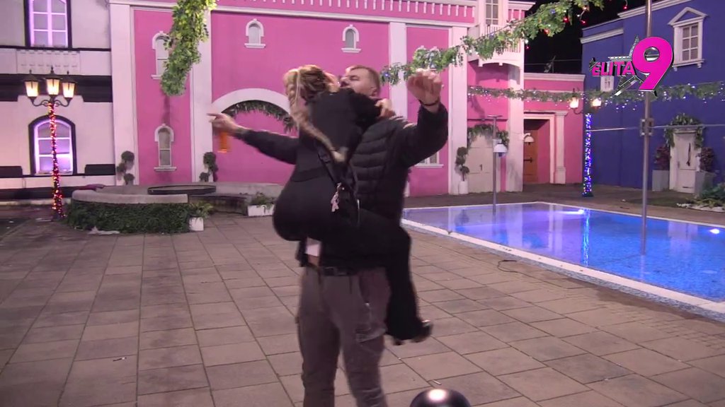 Voleo sam te mnogo: Janjušu sve više popuštaju kočnice, on i Aneli na korak do pomirenja! (VIDEO)