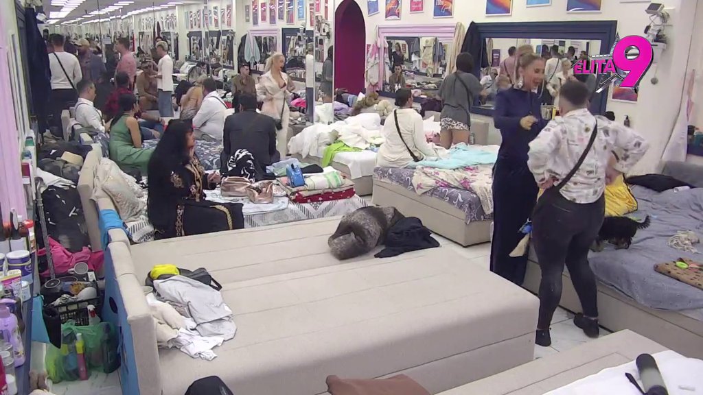 Koristi svaku priliku da ponizi Luku: Aneli detaljno izanalizirala Lukinu igru, ponosna jer je prsten bacila u WC šolju (VIDEO)