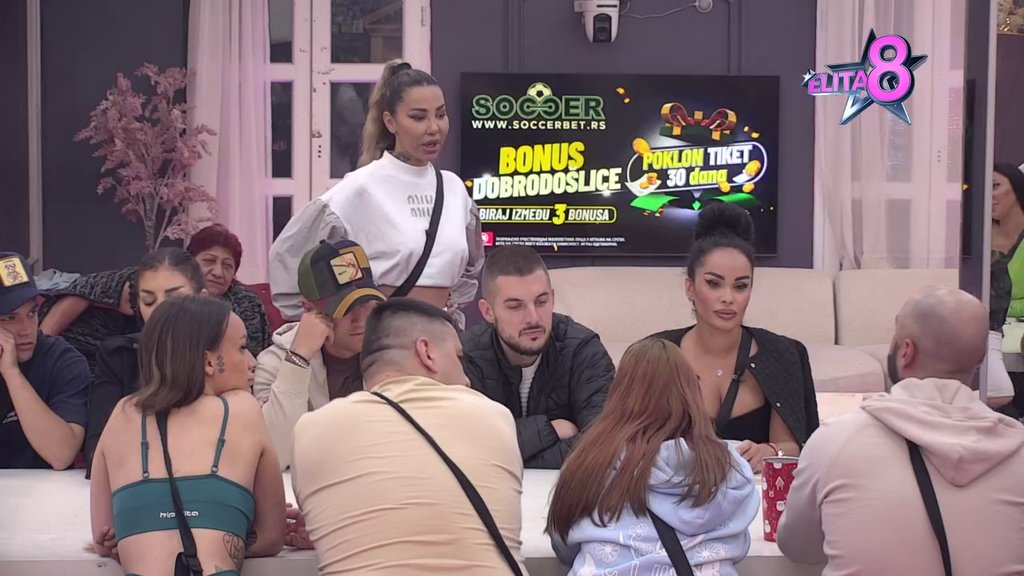 Ne skida osmeh s lica: Aneli procvetala nakon Lukinog povratka u Belu kuću, on najavio razgovor, pa potkačio Sandru (VIDEO)