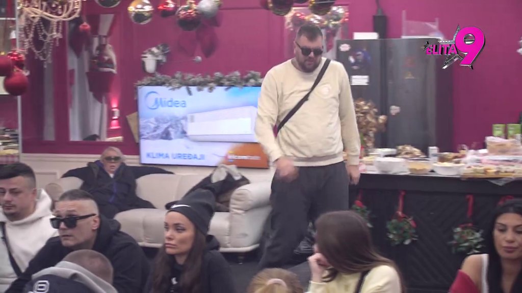 Bukti rat bivših! Janjuš i Aneli u svađi oko poljupca, Alibaba skočio: Tvrdim, kad god budem poželeo, biću s njom! (VIDEO)