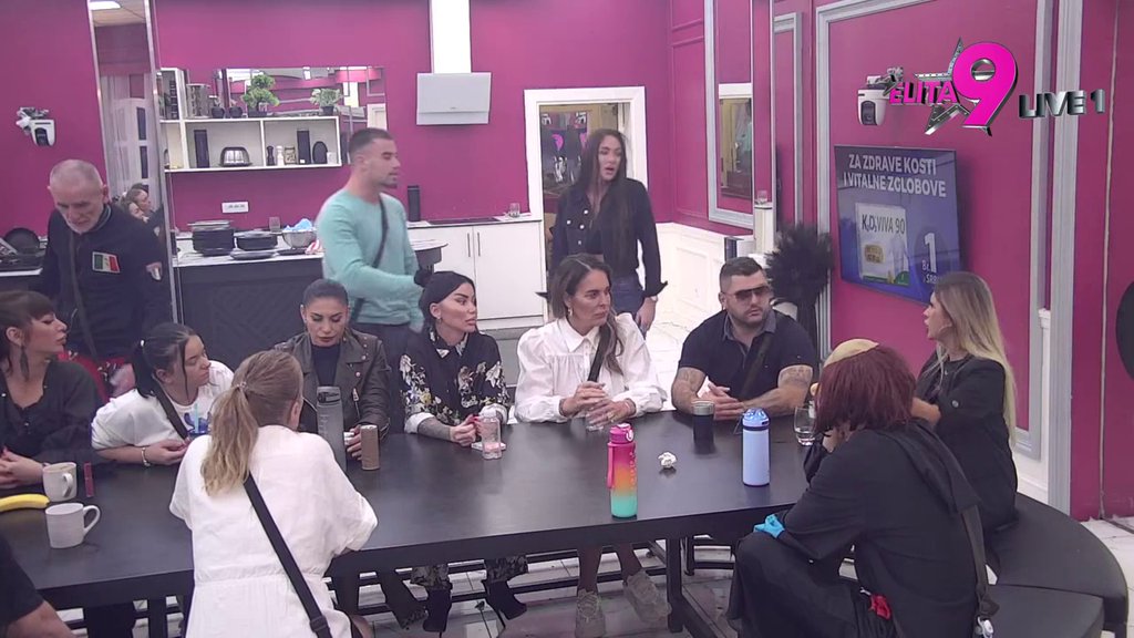 Dušica na stubu srama: Maja osula drvlje i kamenje po njoj zbog flerta s Janjušem, ona ne zna gde udara! (VIDEO)