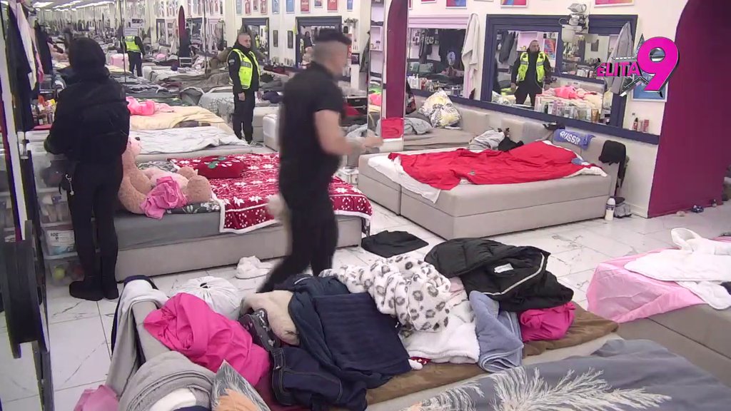 Ne znaš kako ti se ćerka zove, mama ti je dr*lja iz Tetova: Sofija uletela u crveno kao nikad, spomenula Comaru i Barbaru: Više dete viđa moj prijatelj koji ti h*fta Milicu, NEGO TI (VIDEO)