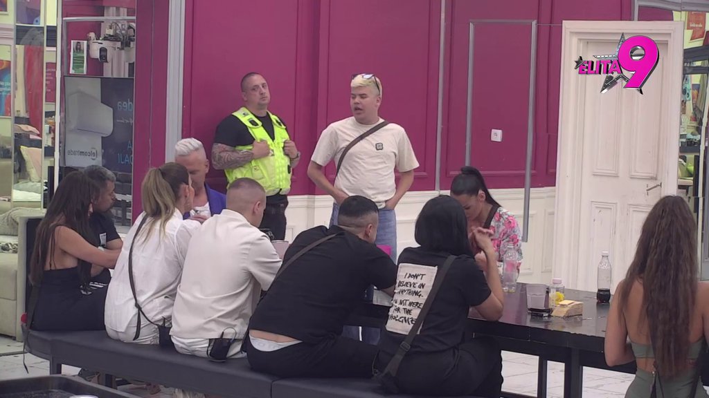 Taki treba pod hitno da je leči! Uroš žestoko zaratio sa Majom, pa se umešao i Asmin, pljušte uvrede na sve strane: Za 9 godina si promenila 19 partnera (VIDEO)