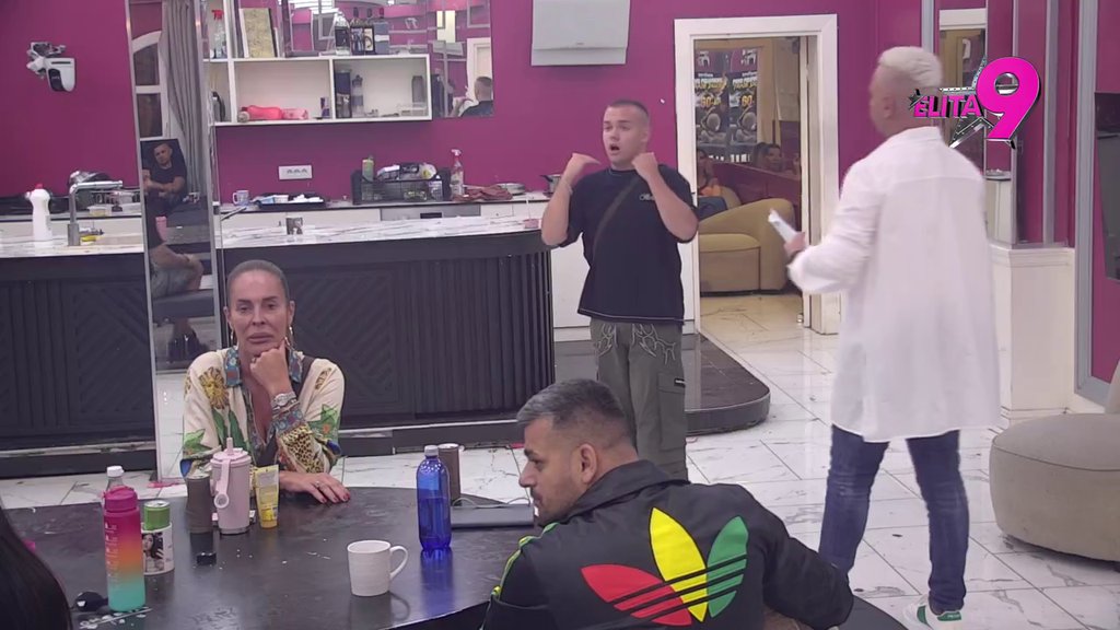 ZAKLELA SE LAŽNO U GROB SVOJE MAJKE, DA BI DOKAZALA DA LAŽEM: Dača osetio rivalitet s Kačavendine strane, detektovao kad je počela kura od karata da se ruši, ona njega okrivila za SVE! (VIDEO)