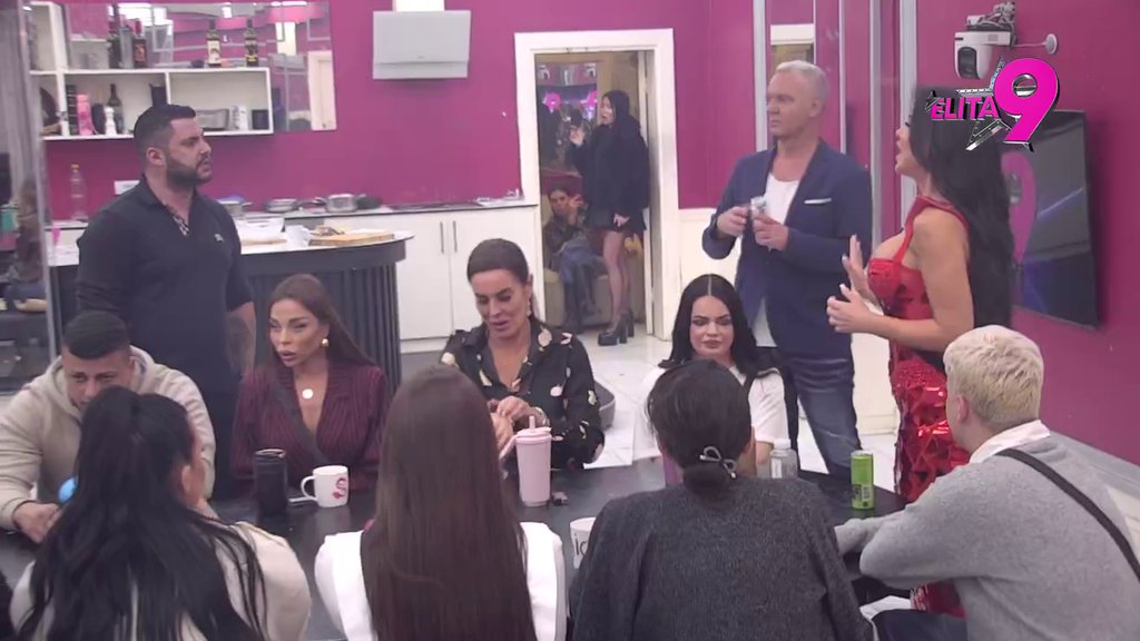 Pukli ga kompleksi kao nikad: Stanija proglasila Alibabu bauštelcem, on zarežao na sav glas za nju! (VIDEO)