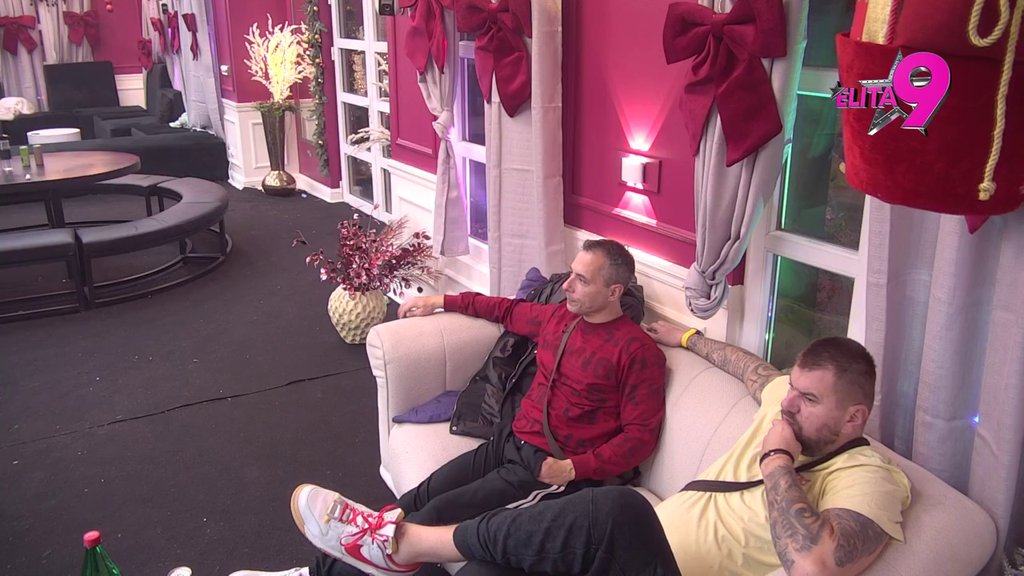 CEO DAN JE OKREĆE, VRTI OKO GLAVE! Janjuš skandalizovan zbog Lukinog i Anitinog ponašanja! (VIDEO)