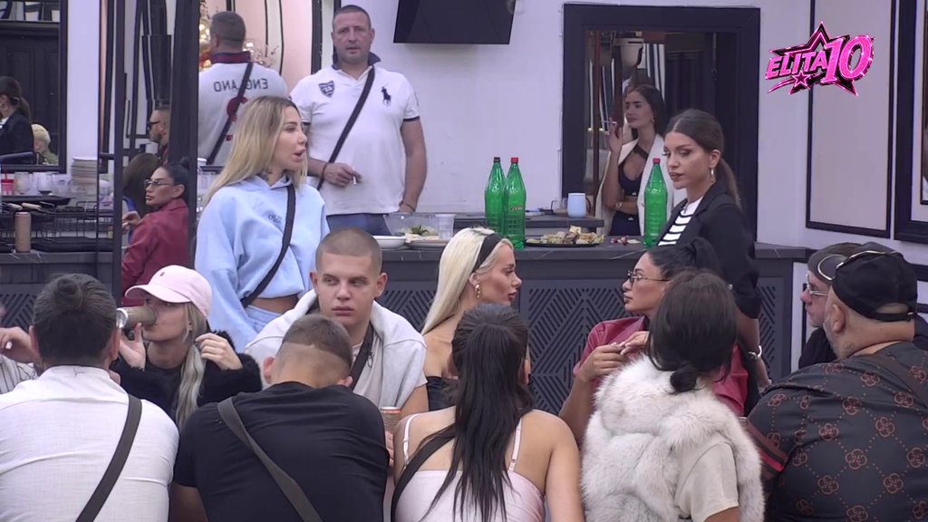 Ona je minus dno! Aneli pokušala da potkači Lauru zbog Cara, ona joj sasula salvu uvreda u lice: Izmenjala si muškarce ko čarape (VIDEO)