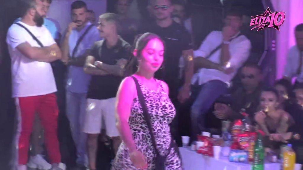 Mirjana Zuzija zapalila scenu: Održala čas mladim devojkama, harizma joj je drugo ime! (VIDEO)