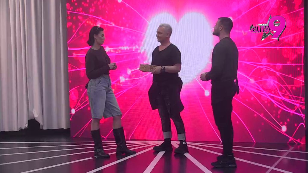 Nikad me nije odbila za s*ks! Viktor otkrio zašto je Mina IDEALNA ŽENA, ona istakla da voli kada ŠETA U GAĆAMA! (VIDEO)