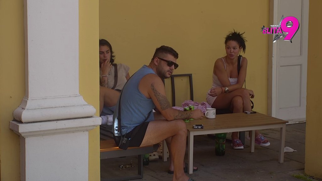 Neću da perem tvoju kosu! Asmin odbio da SLUŠA MAJINE KOMANDE, ona pozelenela! (VIDEO)