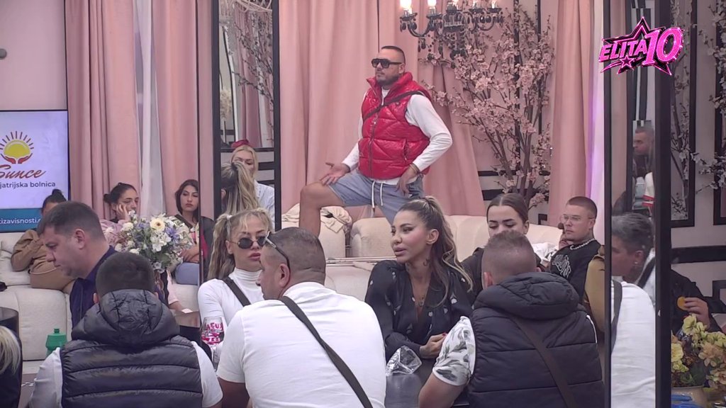 Popio pedalu: Aneli pukao film zbog Anđele i šutnula Cara, on pobesneo! (VIDEO)