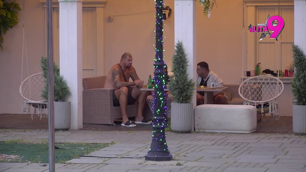 Ukupno 13 muškaraca, ovo svet nije video! Janjuš izrešetao Saru Stojanović zbog ljubavnih izbora, dodelio joj očinske savete! (VIDEO)