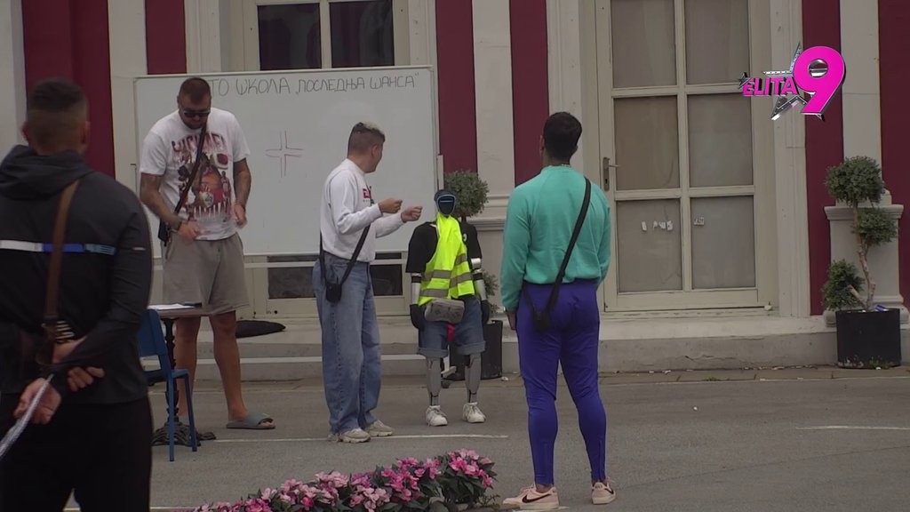 AUTO ŠKOLA 'POSLEDNJA ŠANSA' PONOVO RADI! Robot Toša započeo novi čas vožnje, Uroš na teškim mukama pokušava da savlada RASKRSNICU i pravila u saobraćaju! (VIDEO)