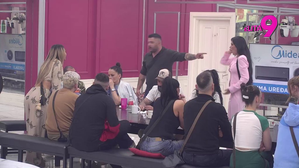 Ne smiriju se: Asmin daje sve od sebe da ponizi Staniju i Aneli, nazvao ih ku*vama, pa pokušao da opere svoje grehe vređajući njih (VIDEO)