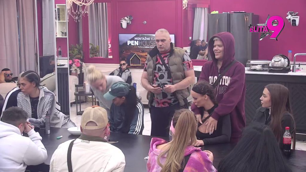 STAVIO SVE KARTE NA STO: Luks otrkio koje učesnike smatra NAJVEĆIM LICEMERIMA! (VIDEO)