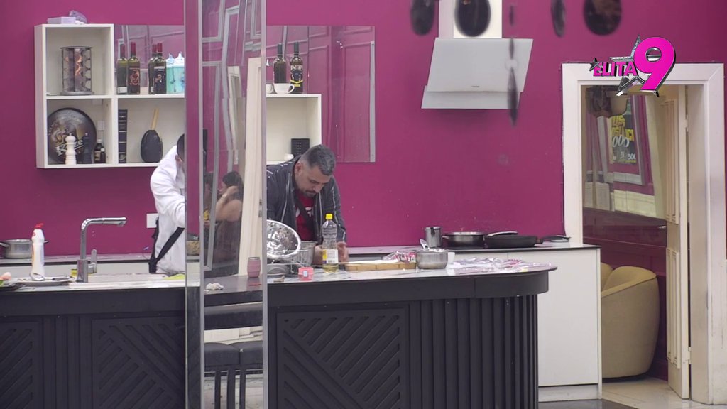 ŽELEZNIK EKIPA! Bora Santana rešio da Cimiju prenese svoje kulinarsko znanje, odlučan u nameri da od njega napravi novog Džejmi Olivera! (VIDEO)