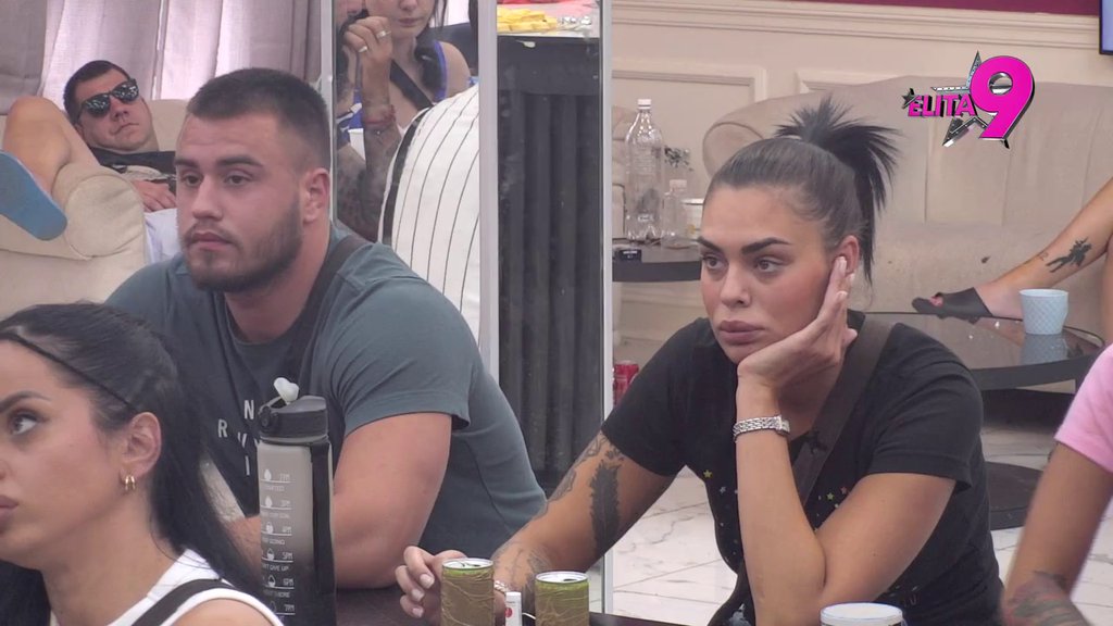 Viktoru došle glave Kačavendine grudi! Takmičari pokušali da sklone Minu od njega, on zaurlao: Nazivaš me piletinom! (VIDEO)