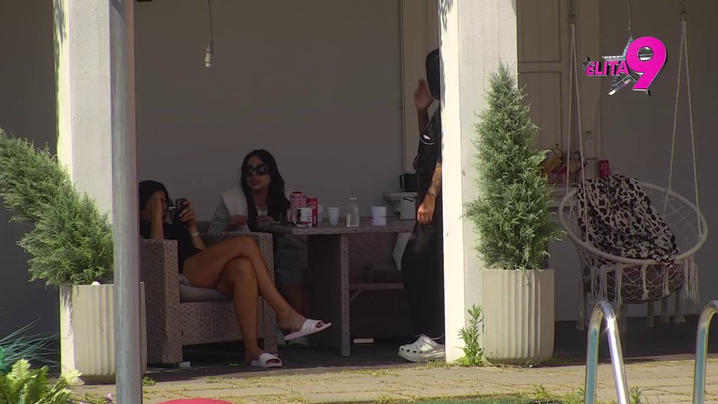 Sofija NE ŽELI DA POVERUJE! Drugarice joj otkrile koja učesnica je BACLA OKO na Terzu! (VIDEO)