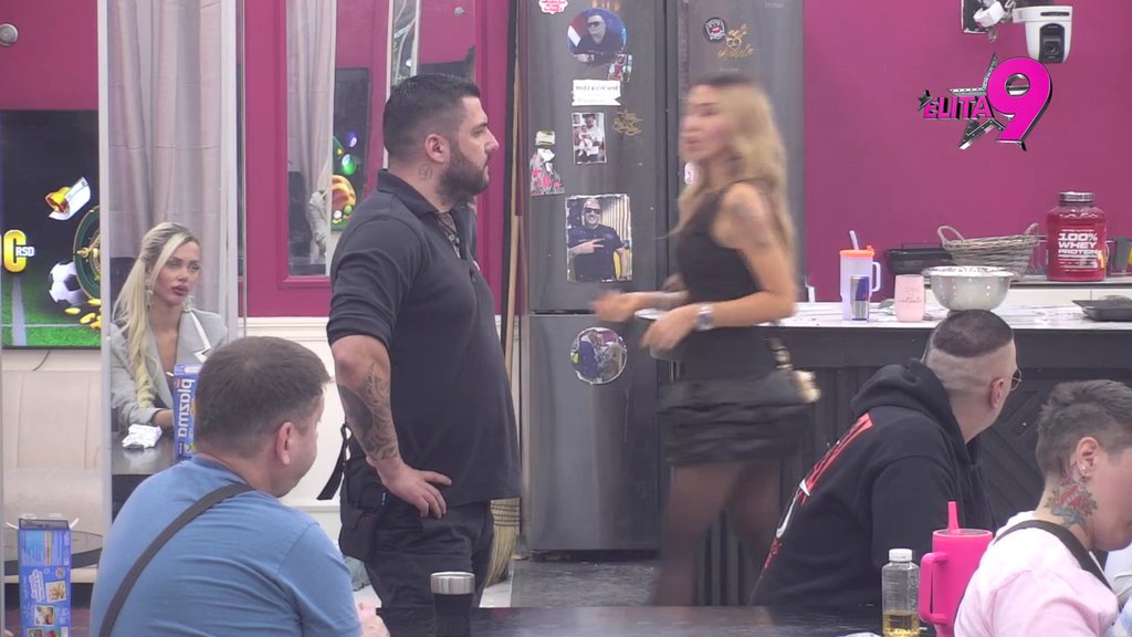 Palo suočavanje oči u oči: Stanija i Aneli rešile da sve probleme isteraju na čistac, obezbeđenje uletelo u Belu kuću! (VIDEO)