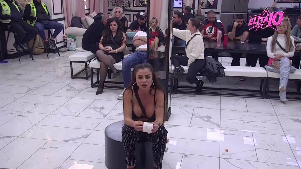 Svaljuje krivicu na druge i kada je kriv: Sanja na ivici suza progovorila o odnosu sa Markom, istakla da je satkan od mana, pa priznala da je nije dostojan! (VIDEO)