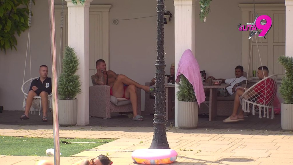 Lopatama bi ga isterali! Uroš pitao Daču da ga vodi po MANASTIRIMA, on istakao da tamo NE BI SMEO NI DA KROČI! (VIDEO)