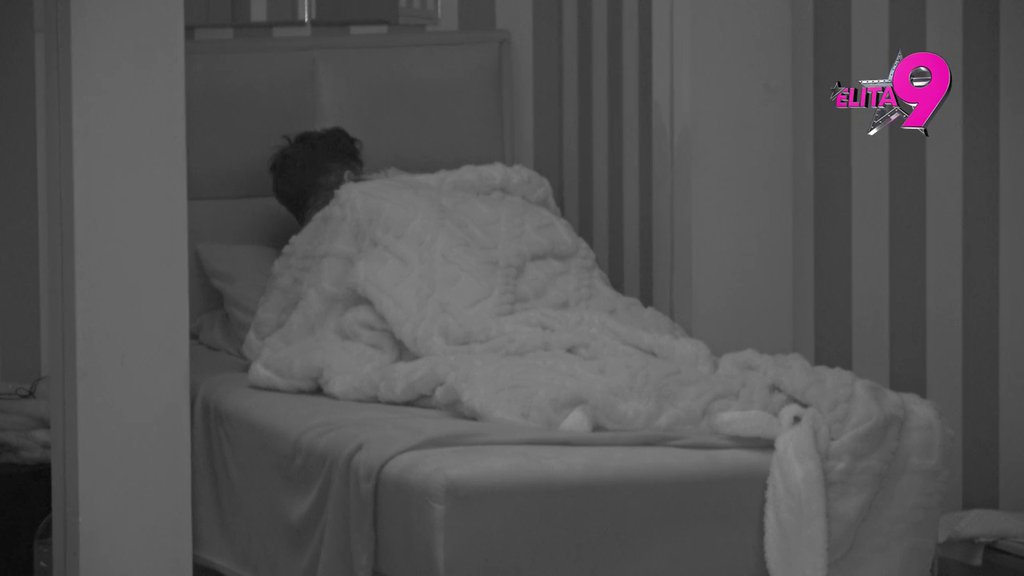 Pljušte poljupci, sve gori od strasti: Teodora i Filip ne mogu da se odlepe jedno od drugog! (VIDEO)