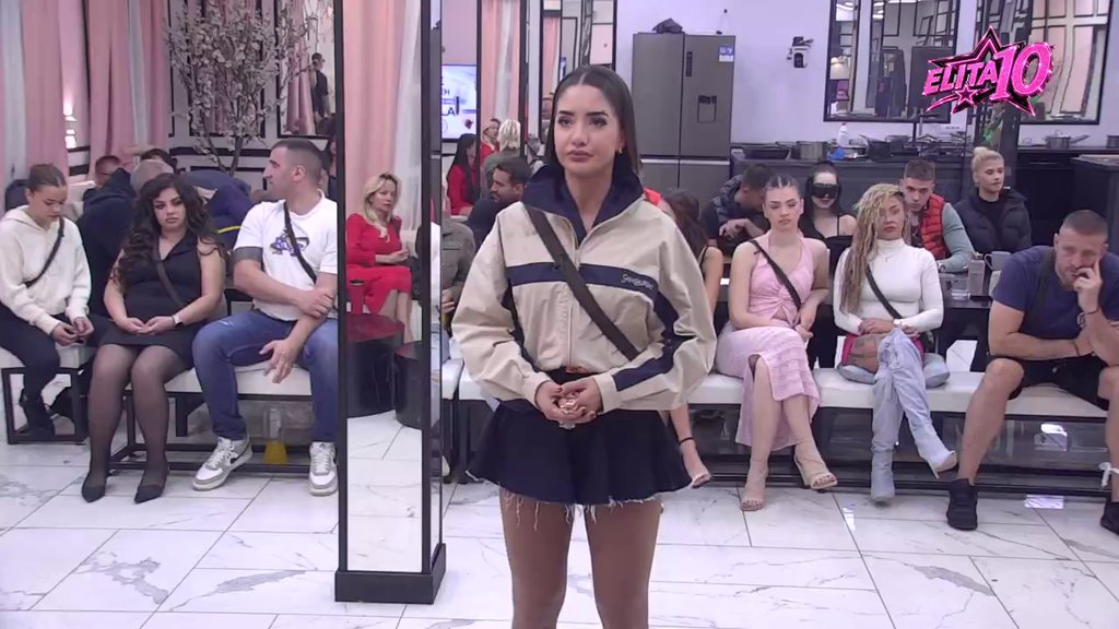 Molio je da mu budem u spotu, pisao poruke i kupio avionsku kartu: Aneli otkrila da je bila Gastozova neostvarena želja, Anđela oplela po njoj i Caru: Nesigurna si u sebe... (VIDEO)