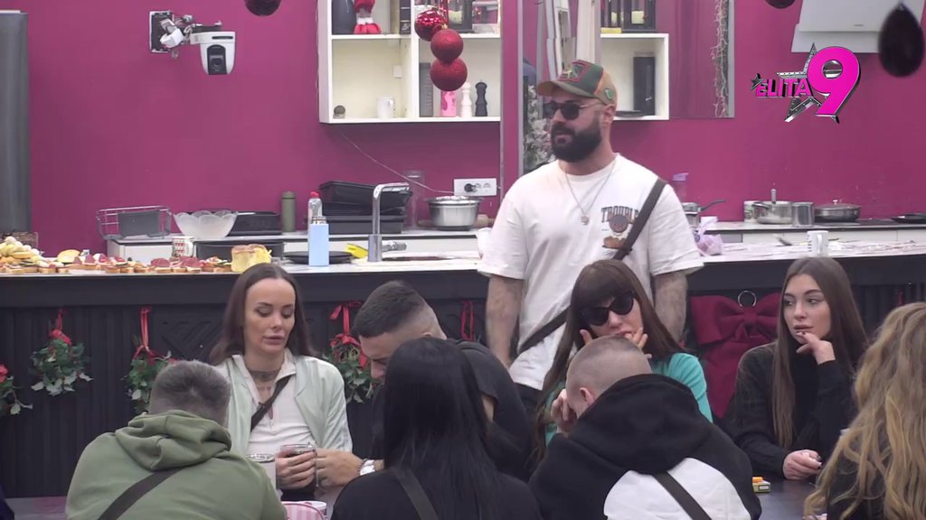 Trese se Bela kuća: Kačavenda zapenila na Luku, on maratonskim obraćanjem uzvratio udarac Žani i Milici! (VIDEO)