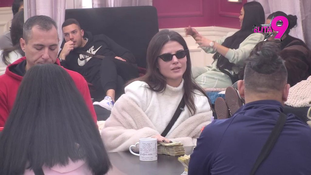 Zabljubila si se, ali nije ti uzvraćeno! Vanja Živić ubola Boginju u SLABU TAČKU, ona samo oborila pogled! (VIDEO)