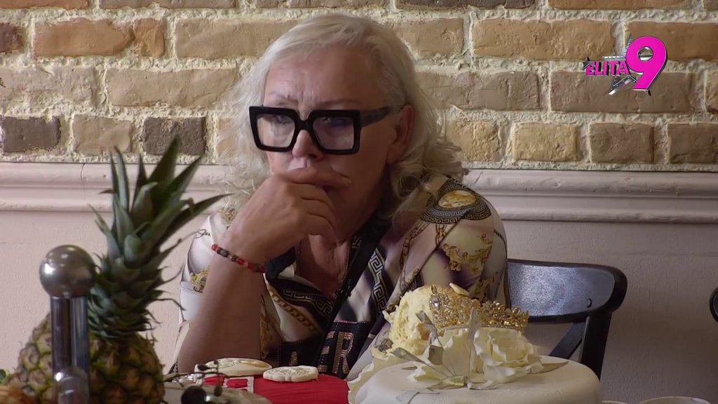 RASULA SE U KOMADE! Zorica zaplakala na prvi takt pesme posvećene sinu: Kaži svima Ilija, da je majka ZA TEBE ŽIVELA (VIDEO)