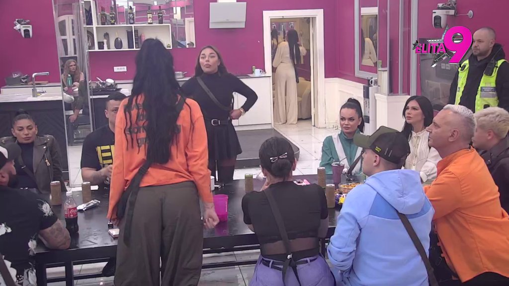 Sama traži đavola: Anita dočekala momenat da udari na Aneli, pa dobila žestoku osudu (VIDEO)