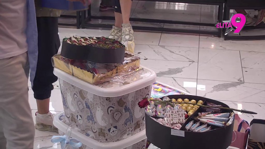 STANIJA NIJE JEDINA: Filip Car poslao i Aneli specijalan poklon, Maja promenila sve boje poput semafora! (VIDEO)