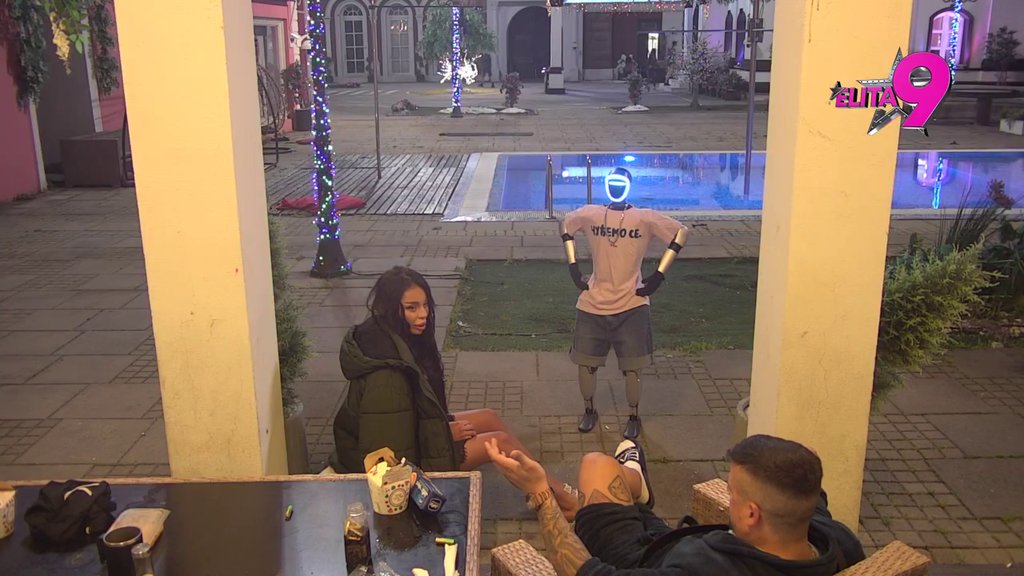 Tebi treba neka kao ona što ti je rodila dete! Sramno ponašanje Sofije Janićijević, ponovo izvređala Terzu i Milicu za sve pare! (VIDEO)