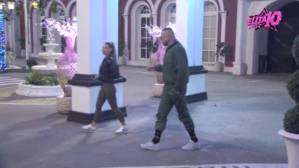 HAOS ANELI I CARA NE STAJE! Car osuo rafalnu paljbu, trese se pab od njegovih psovki (VIDEO)