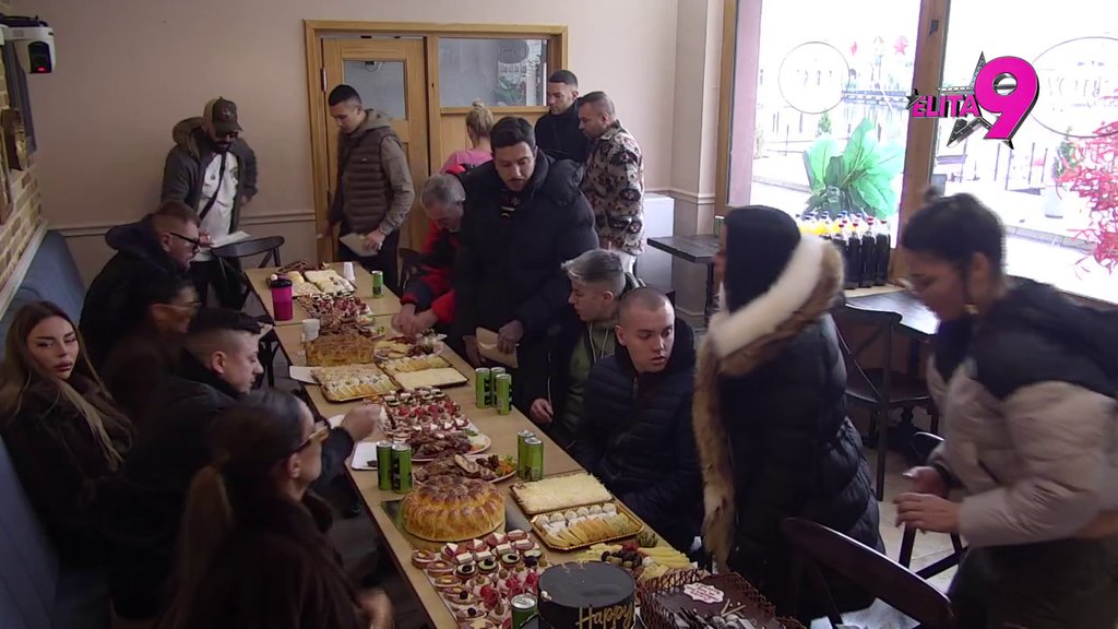 SAD JE SVE JASNO: Sale Luks pročititao rođendanske čestitke, najdraži mu uputili važne savete, Saru Stojanović potpuno IZIGNORISALI! (VIDEO)