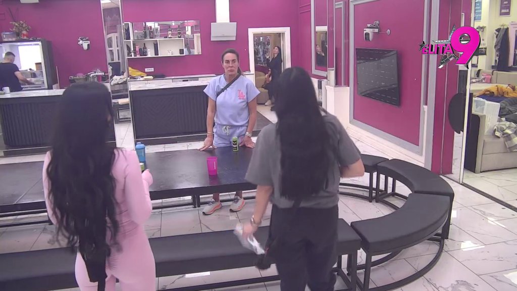 UNAKAZILI SU TE! STANIJA URNISALA KAČAVENDU: Sama si kriva što... (VIDEO)