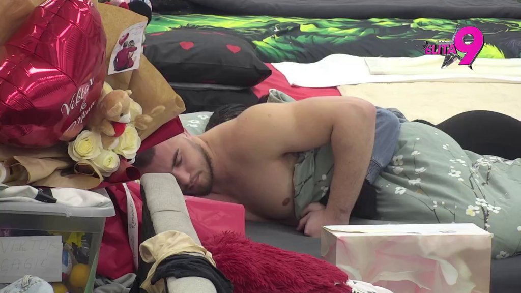 Super ti je dok me j*beš: Mina izludela Viktora, flert sa Aneli će mu izaći na nos! (VIDEO)