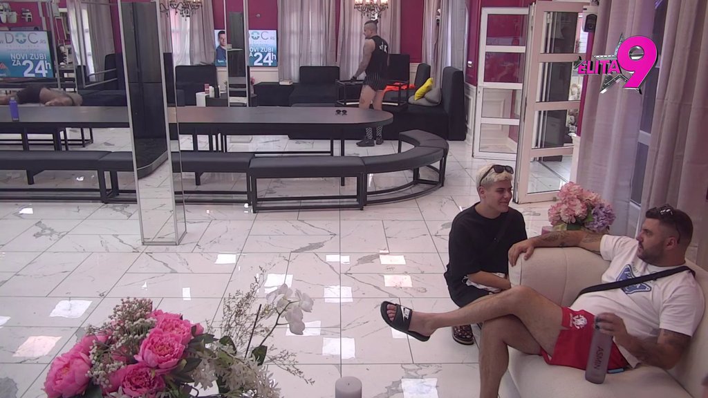 Čoveku se nude ribe: Teodora Delić primetila koliko je Alibaba poželjan, Dača smatra da ga ne žele sve! (VIDEO)