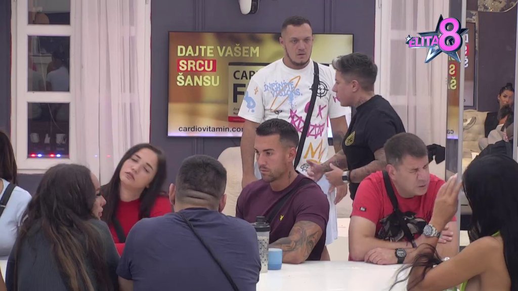 Karambol: Gastozu pala roletna i brutalno izrešetao Anđelu jer ga gazi zajedno sa ostalima, Karić povukao šok potez! (VIDEO)