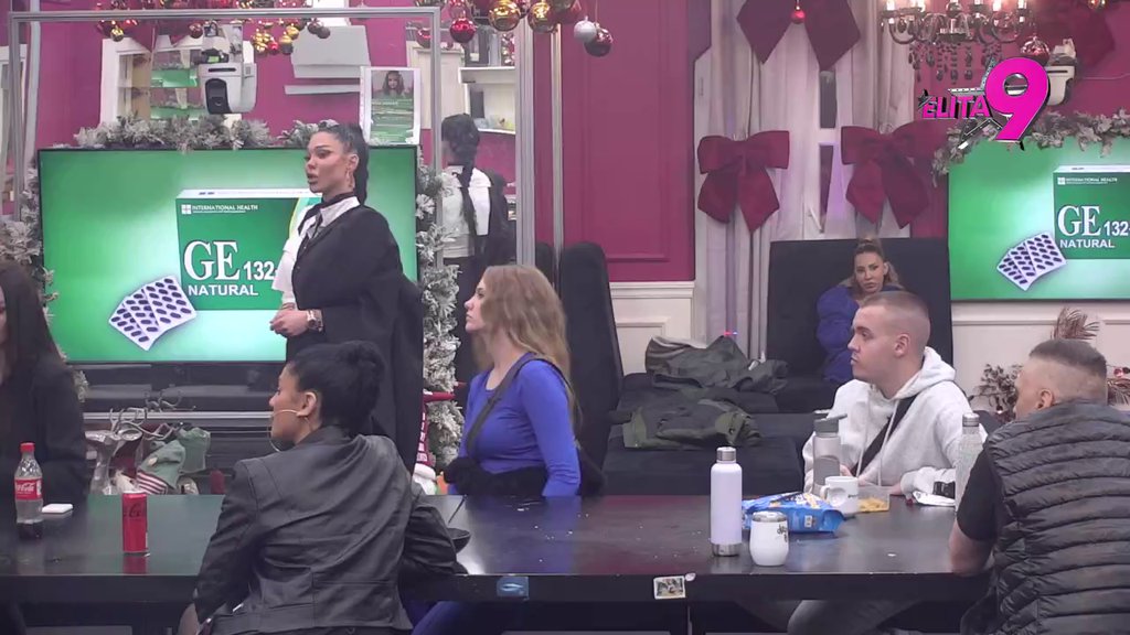 Svim silama traži njegovu reakciju: Maja ne odustaje od odnosa sa Filipom, on ni da bekne! (VIDEO)