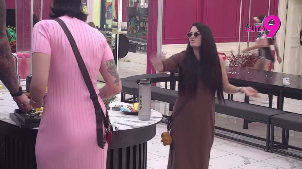 Varao si Draganu sa mnom! Bukti novi rat pevačice i Janjuša: On je nikad brutalnije IZVREĐAO! (VIDEO)